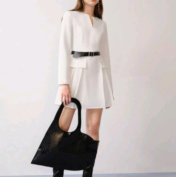 NOTCHED V NECK PLEATED DRESS - Picture 2 of 6